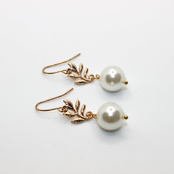 Goa Flower White Pearl Earrings